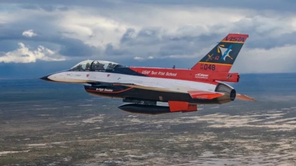 美军使用人工智能驾驶X-62对抗有人驾驶的F-16